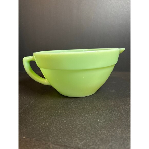 Vintage Fire-King Jadeite 7.5" Batter Bowl USA - Picture 1 of 8